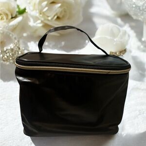Large make-up bag for woman (NWT)